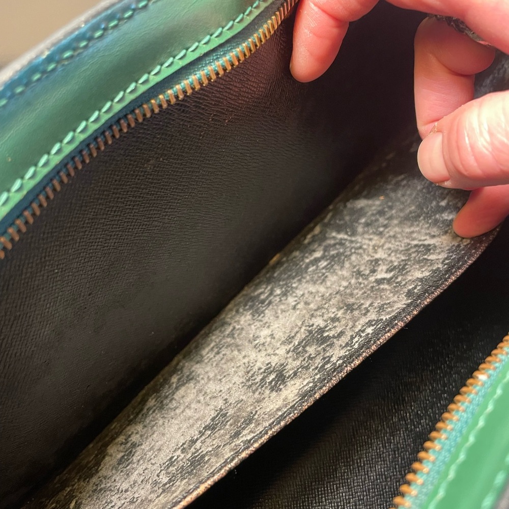 Louis Vuitton Vintage Epi Sac Triangle Bag! - Picture 12 of 15